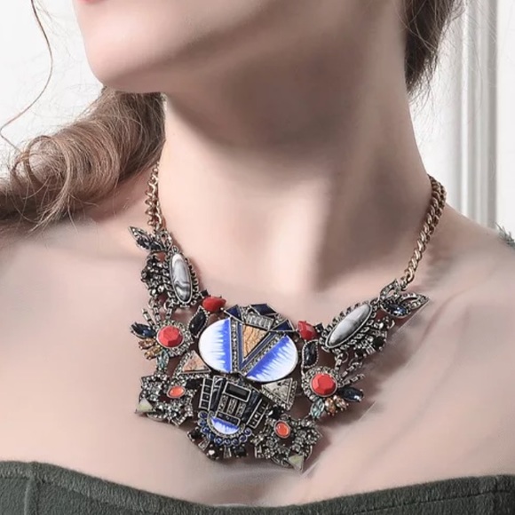 unbranded Jewelry - Stunning Statement Necklace